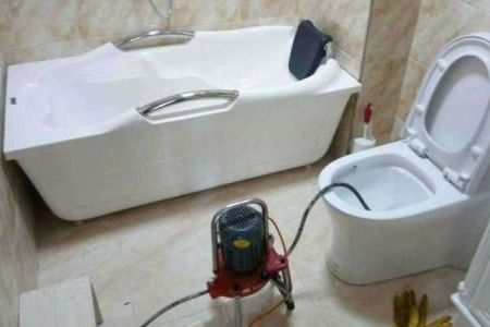桂东清泉管道的维修/厕所间漏水