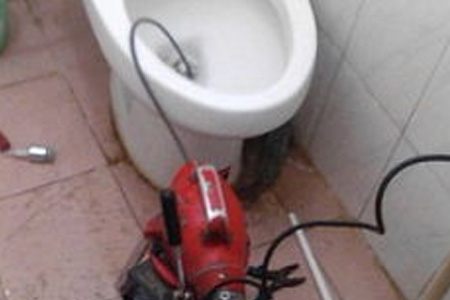 甘井子泉水厕所管道疏通服务|厕所疏通小技巧,修马桶